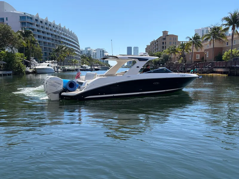 Slide: The Image of Sea Ray 350 SLX OB 2023 - 12