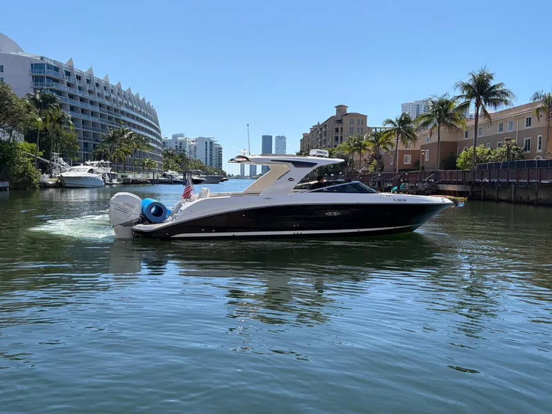 Slide: The Image of Sea Ray 350 SLX OB 2023 - 13