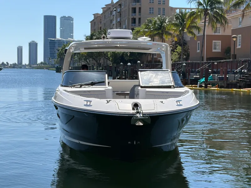 Slide: The Image of Sea Ray 350 SLX OB 2023 - 17