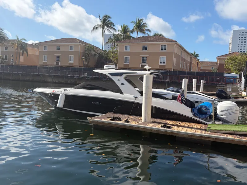 Slide: The Image of Sea Ray 350 SLX OB 2023 - 19