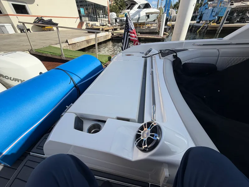 Slide: The Image of Sea Ray 350 SLX OB 2023 - 20