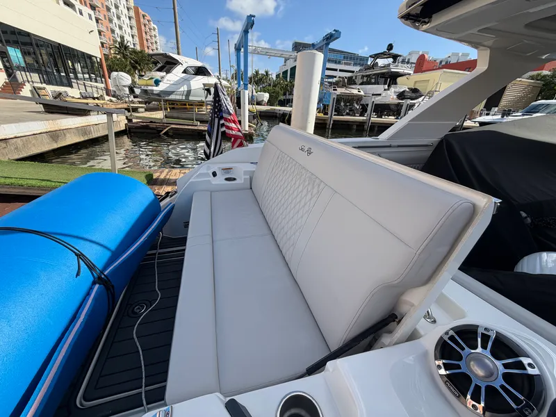 Slide: The Image of Sea Ray 350 SLX OB 2023 - 22