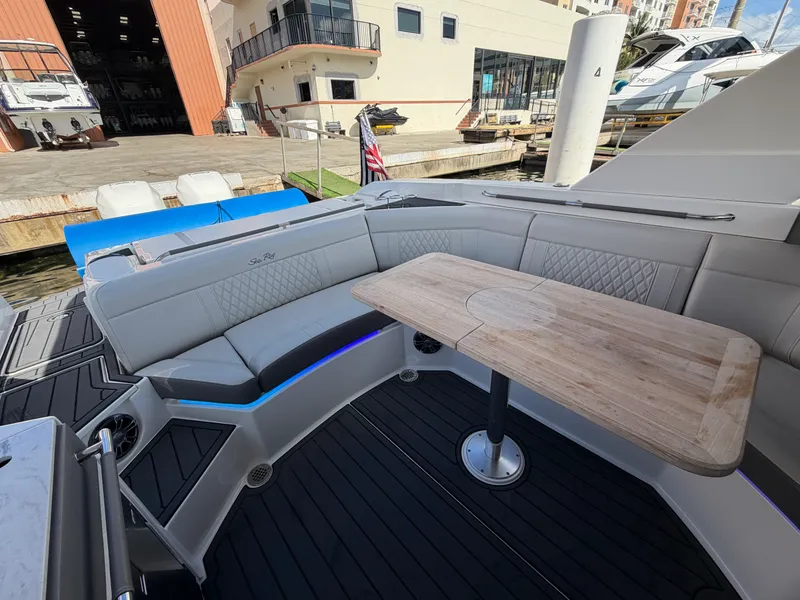 Slide: The Image of Sea Ray 350 SLX OB 2023 - 27