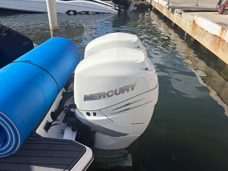 Slide: The Image of Sea Ray 350 SLX OB 2023 - 49