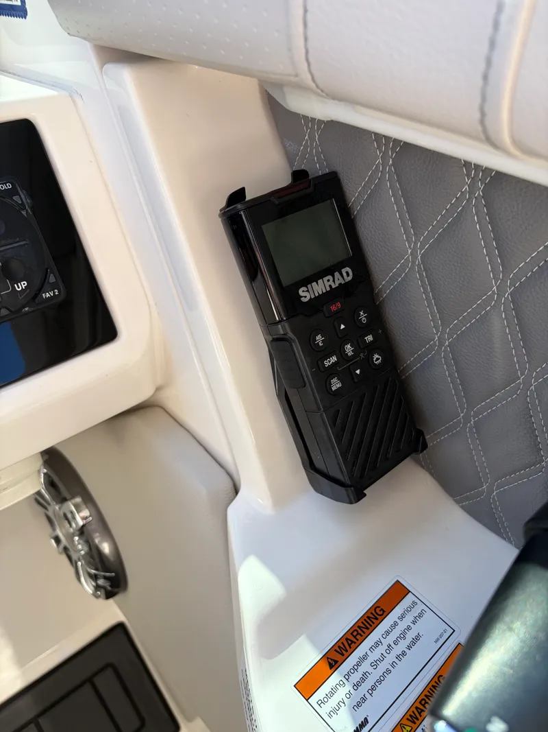 Slide: The Image of Sea Ray 350 SLX OB 2023 - 55