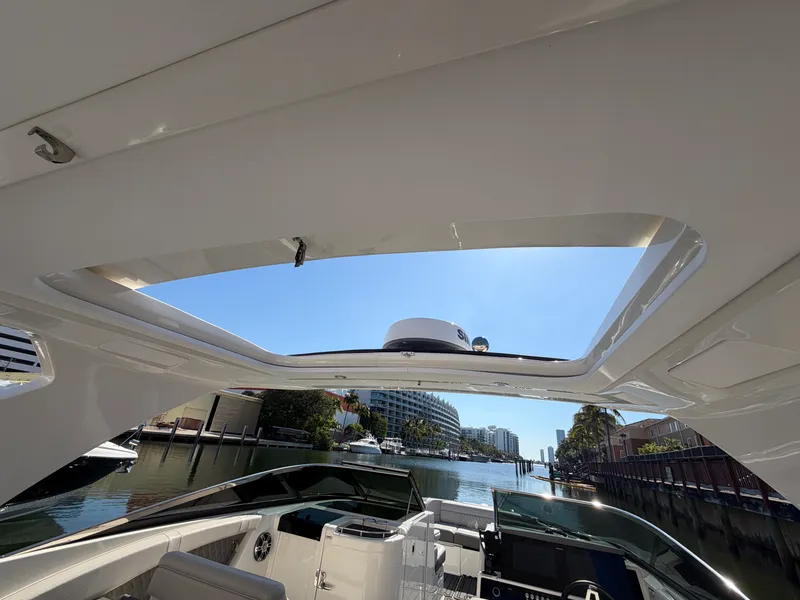 Slide: The Image of Sea Ray 350 SLX OB 2023 - 57