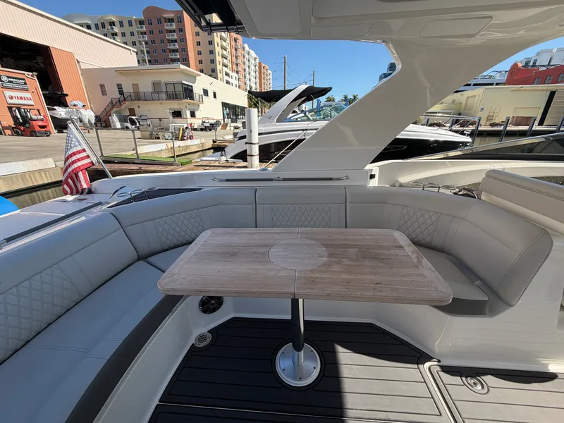 Slide: The Image of Sea Ray 350 SLX OB 2023 - 61