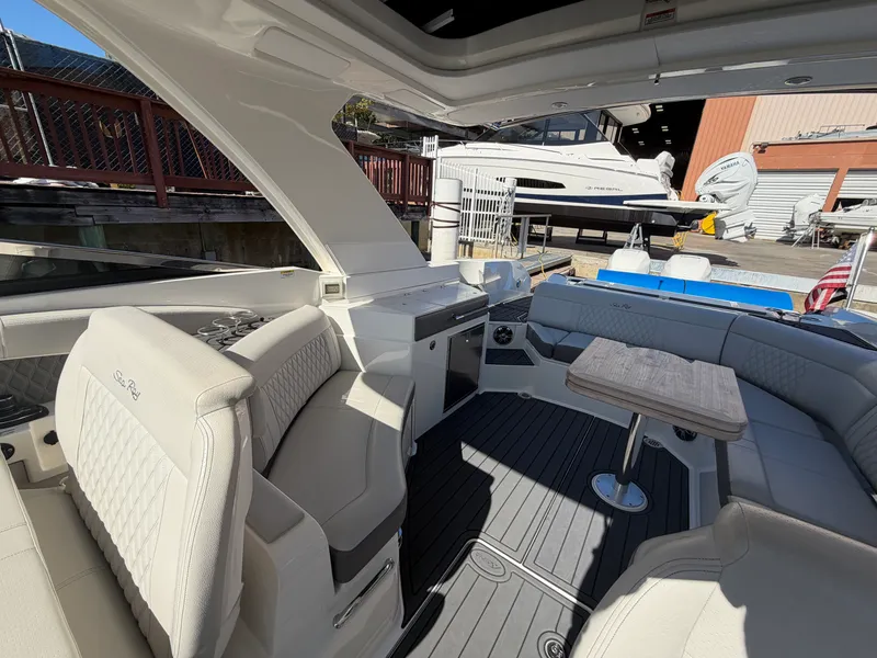 Slide: The Image of Sea Ray 350 SLX OB 2023 - 65