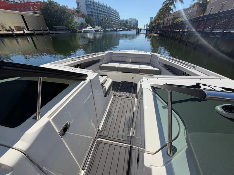 Slide: The Image of Sea Ray 350 SLX OB 2023 - 69