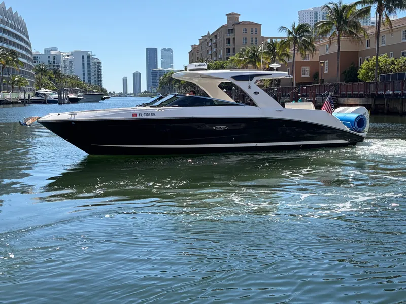 Slide: The Image of Sea Ray 350 SLX OB 2023 - 7