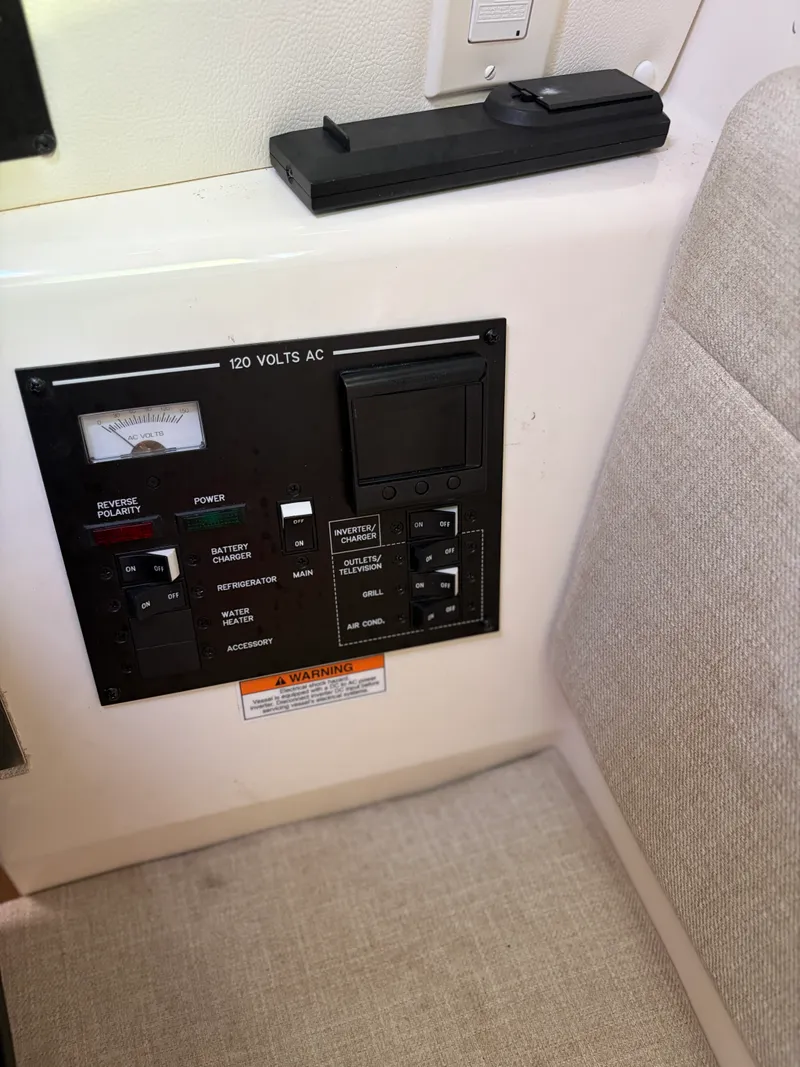 Slide: The Image of Sea Ray 350 SLX OB 2023 - 71
