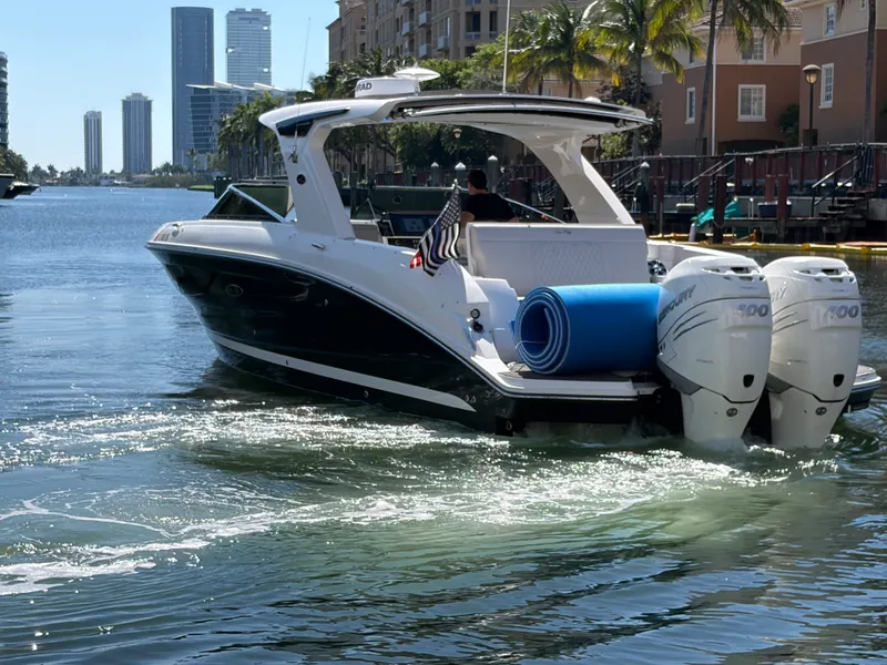 Slide: The Image of Sea Ray 350 SLX OB 2023 - 8
