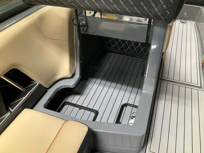 Slide: The Image of Nautique GS22 2019 - 17