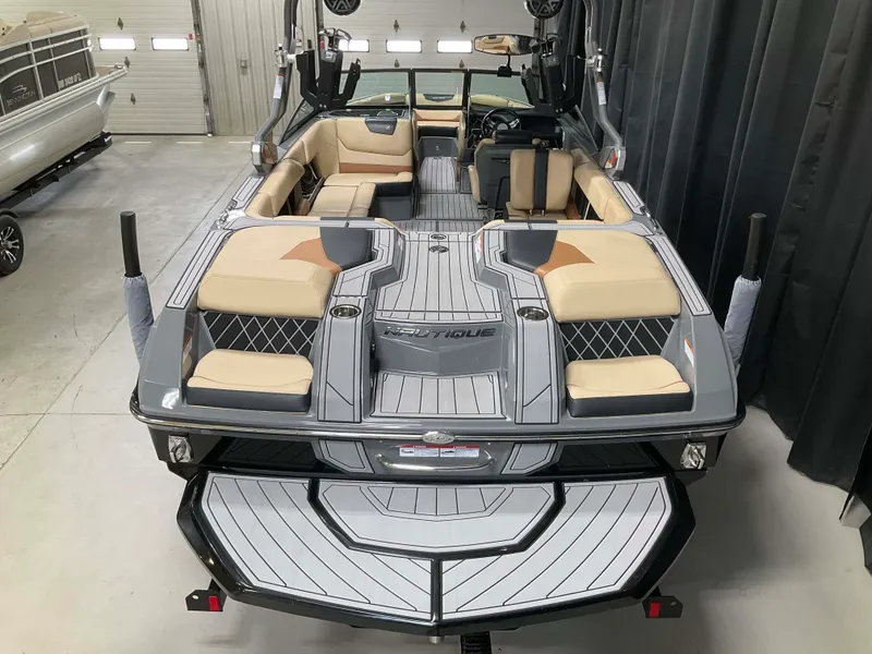 Slide: The Image of Nautique GS22 2019 - 4