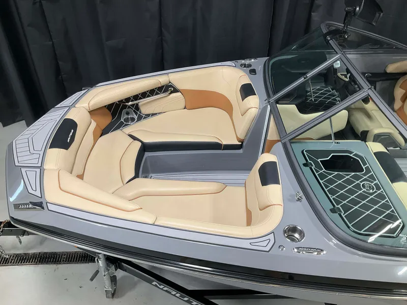 Slide: The Image of Nautique GS22 2019 - 9