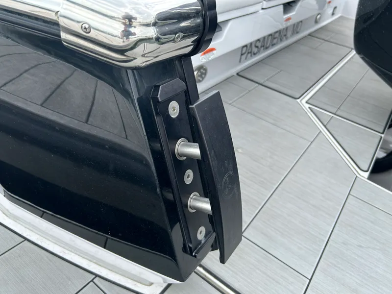 Slide: The Image of Aviara AV32 Outboard 2023 - 10