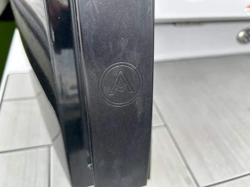 Slide: The Image of Aviara AV32 Outboard 2023 - 11