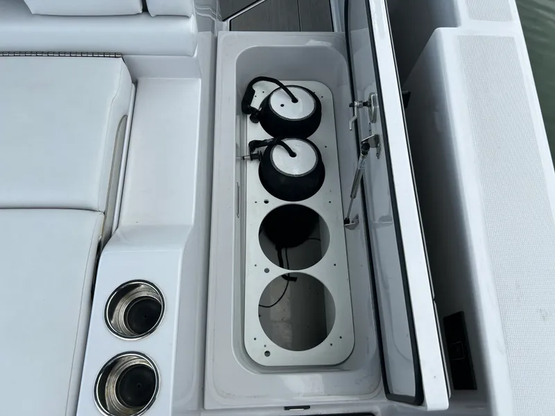 Slide: The Image of Aviara AV32 Outboard 2023 - 14