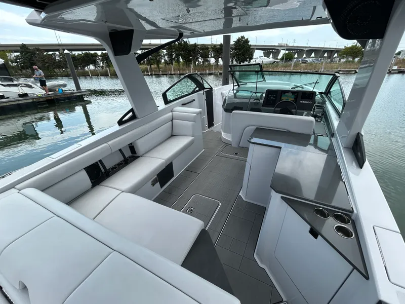 Slide: The Image of Aviara AV32 Outboard 2023 - 15
