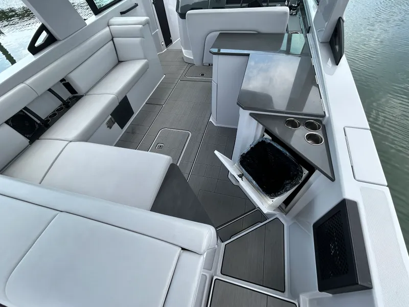 Slide: The Image of Aviara AV32 Outboard 2023 - 16