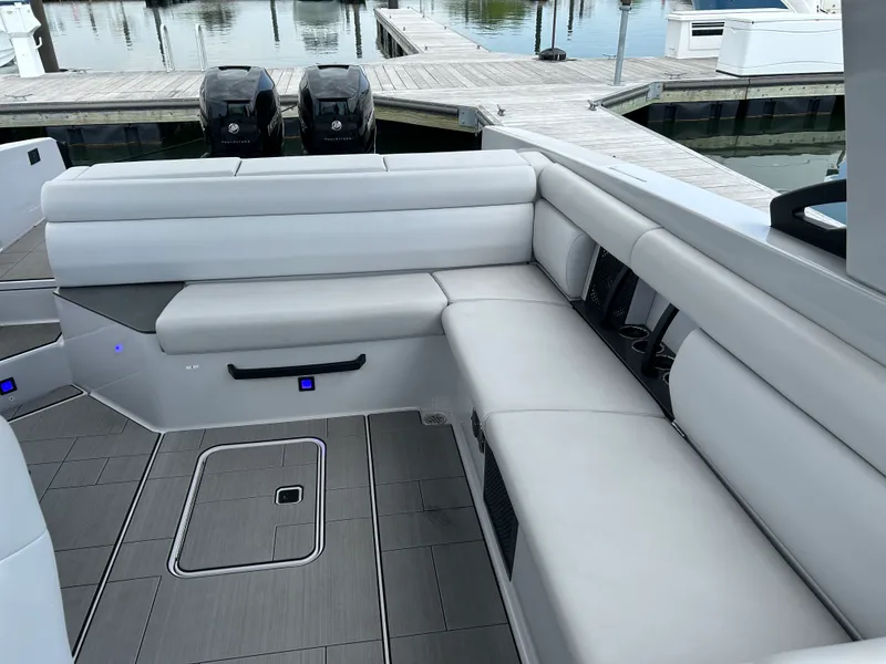 Slide: The Image of Aviara AV32 Outboard 2023 - 17