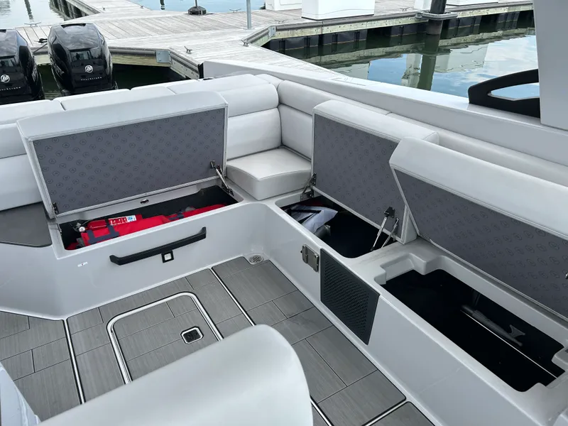 Slide: The Image of Aviara AV32 Outboard 2023 - 18