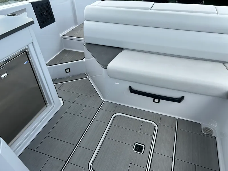 Slide: The Image of Aviara AV32 Outboard 2023 - 20