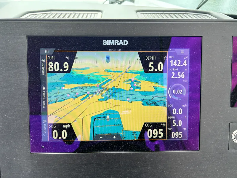 Slide: The Image of Aviara AV32 Outboard 2023 - 25