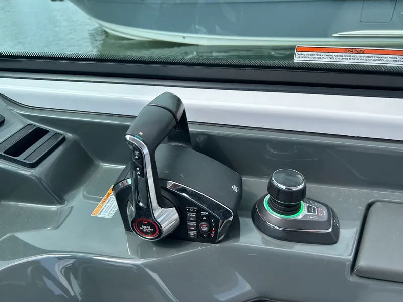Slide: The Image of Aviara AV32 Outboard 2023 - 30