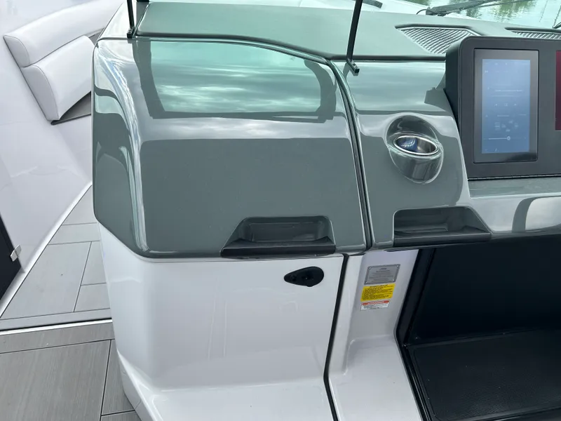 Slide: The Image of Aviara AV32 Outboard 2023 - 35