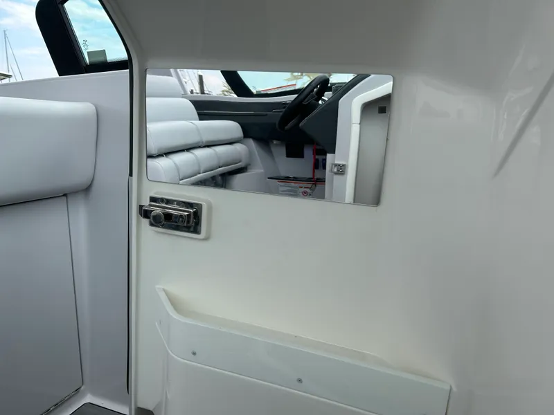 Slide: The Image of Aviara AV32 Outboard 2023 - 41