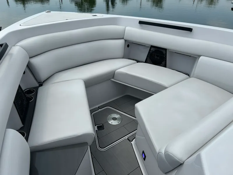Slide: The Image of Aviara AV32 Outboard 2023 - 43