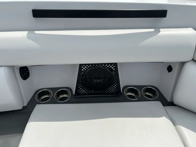 Slide: The Image of Aviara AV32 Outboard 2023 - 46
