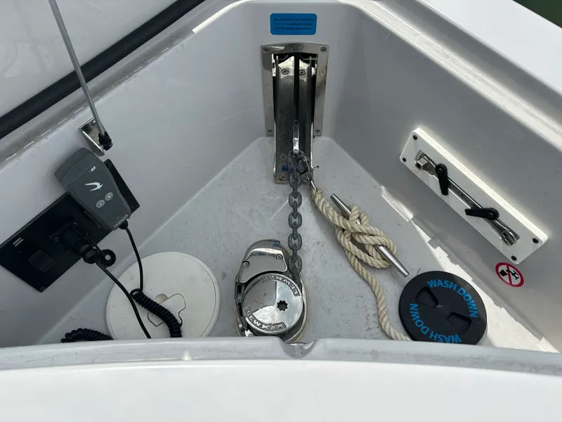 Slide: The Image of Aviara AV32 Outboard 2023 - 47