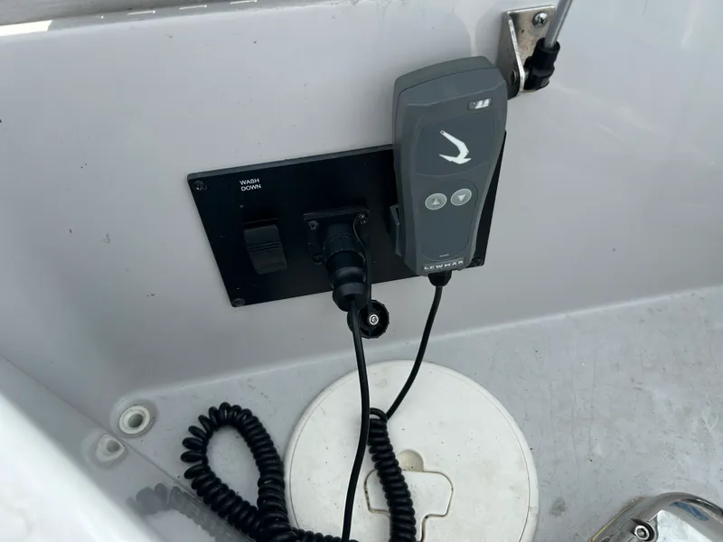 Slide: The Image of Aviara AV32 Outboard 2023 - 49