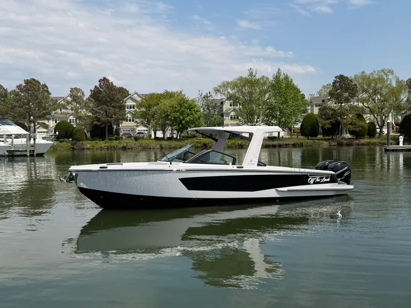 Slide: The Image of Aviara AV32 Outboard 2023 - 5