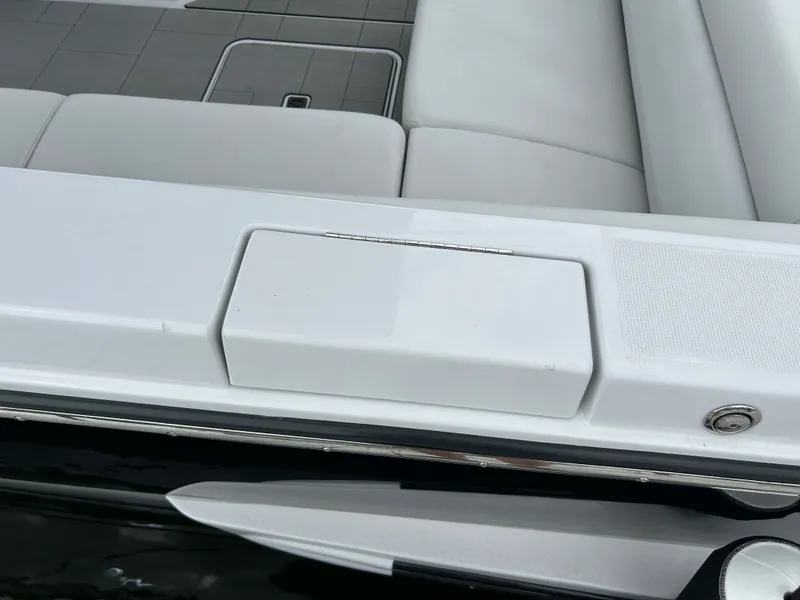 Slide: The Image of Aviara AV32 Outboard 2023 - 50