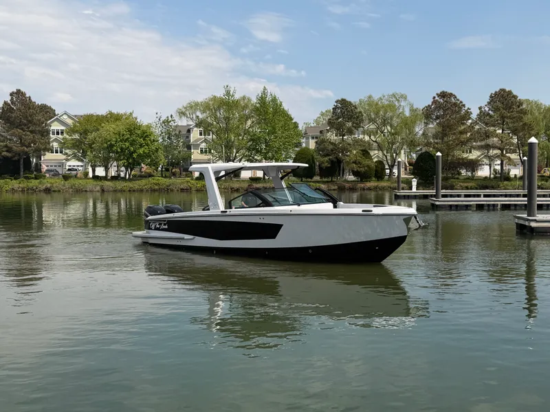 Slide: The Image of Aviara AV32 Outboard 2023 - 7