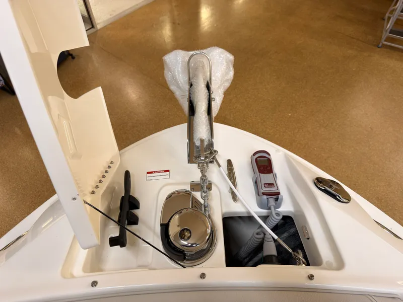 Slide: The Image of Sea Ray SLX 280 2026 - 57