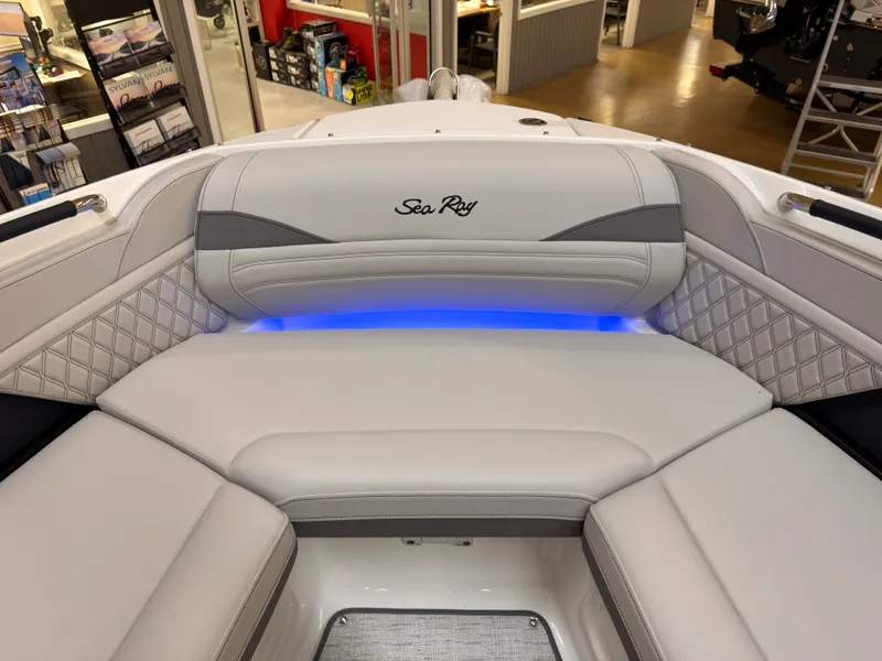 Slide: The Image of Sea Ray SLX 280 2026 - 52