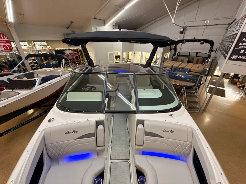 Slide: The Image of Sea Ray SLX 280 2026 - 60