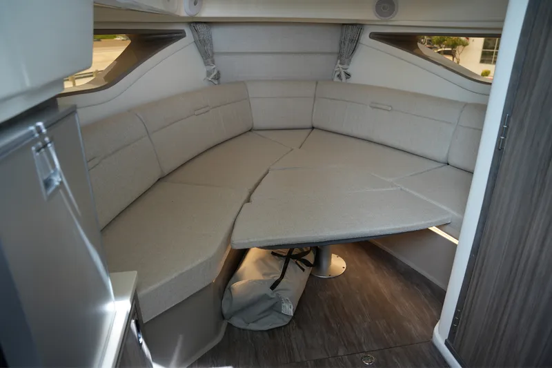 Slide: The Image of Sea Ray Sundancer 320 2026 - 38