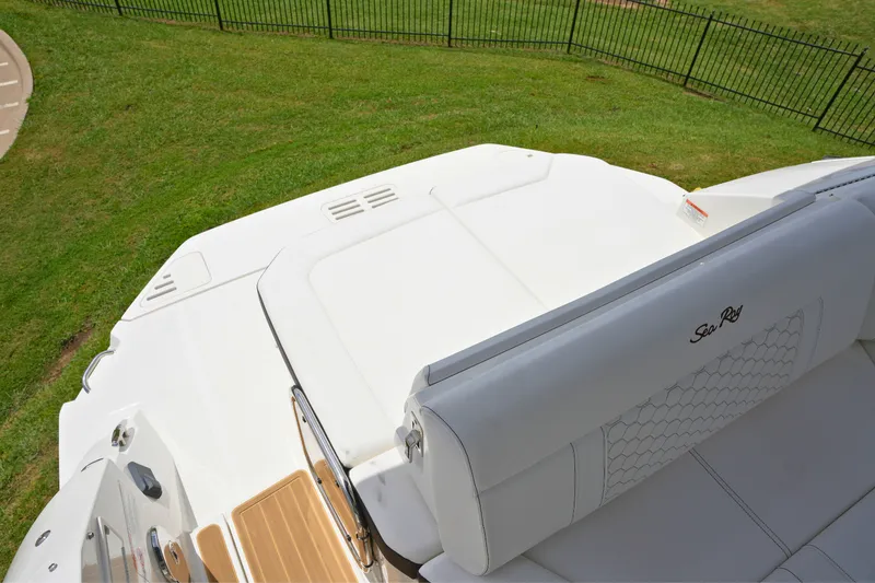 Slide: The Image of Sea Ray Sundancer 320 2026 - 4