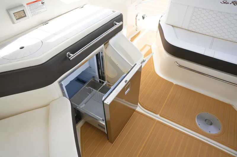 Slide: The Image of Sea Ray Sundancer 320 2026 - 15