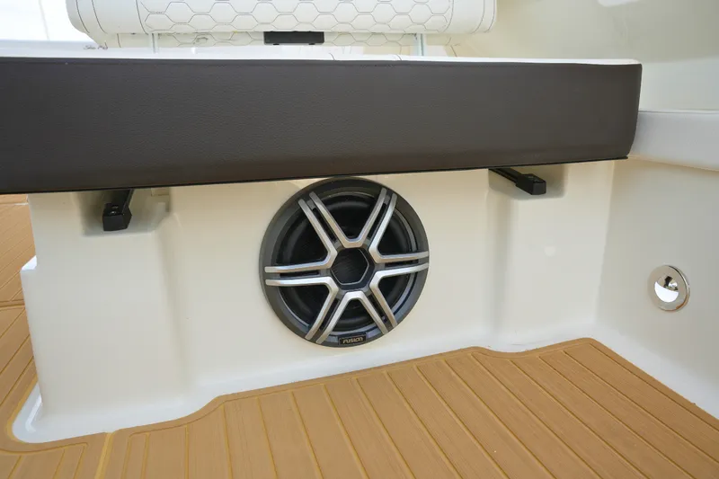 Slide: The Image of Sea Ray Sundancer 320 2026 - 21