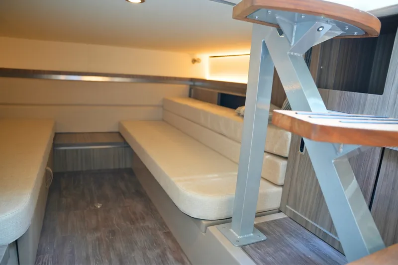 Slide: The Image of Sea Ray Sundancer 320 2026 - 47