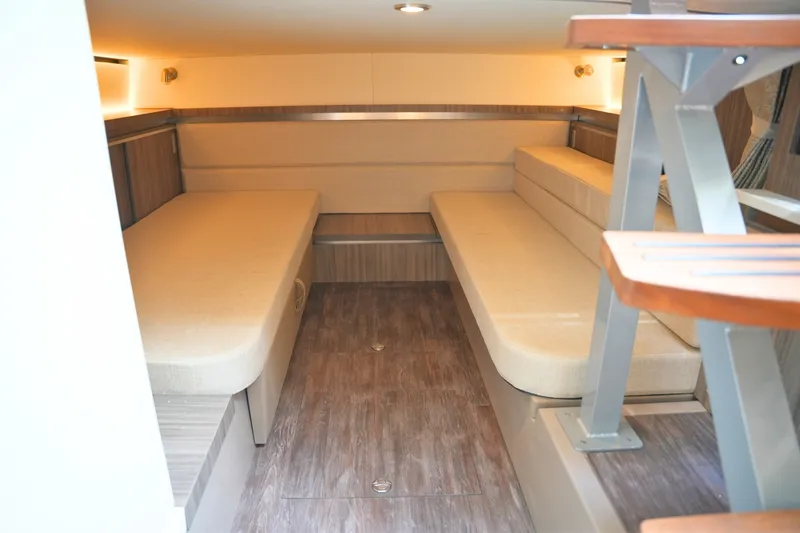 Slide: The Image of Sea Ray Sundancer 320 2026 - 45