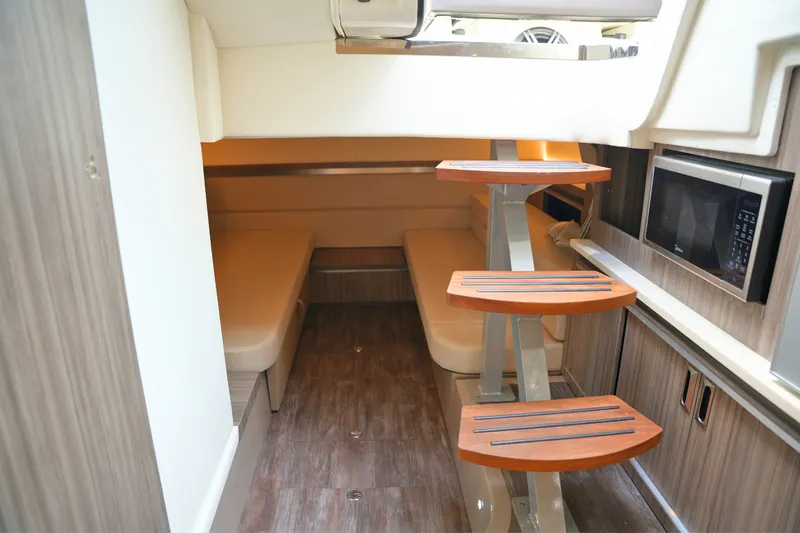 Slide: The Image of Sea Ray Sundancer 320 2026 - 44