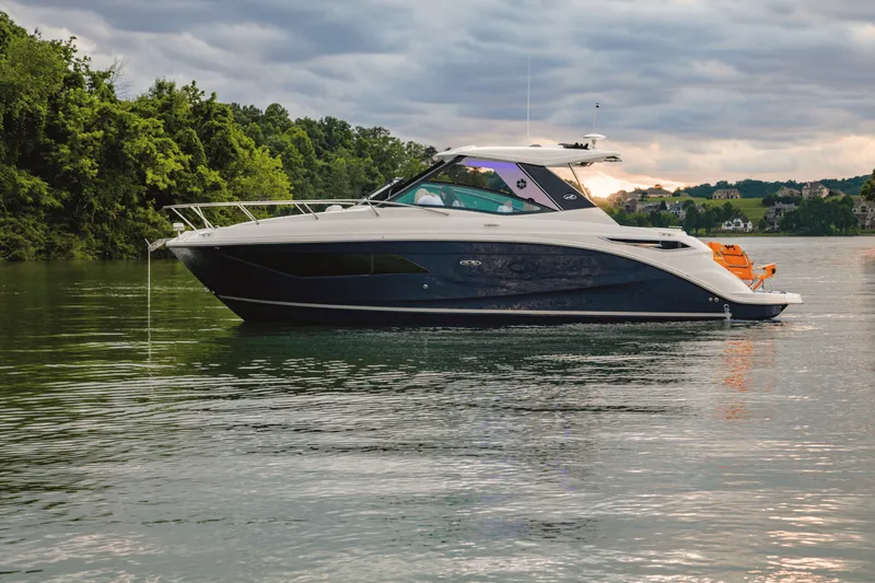 Slide: The Image of Sea Ray Sundancer 320 2026 - 78