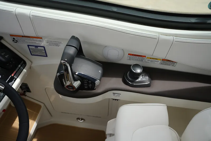 Slide: The Image of Sea Ray Sundancer 320 2026 - 28